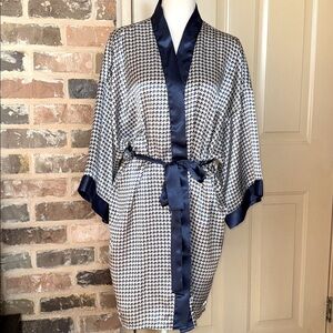 Vintage Quiet Luxury Navy Houndstooth Satin Kimono Robe Cream White Navy Trim LG